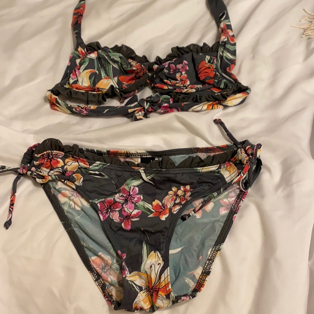 Bikini Size 6 EUC